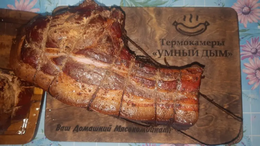 Мясо в термокамере, коптильне умный дым